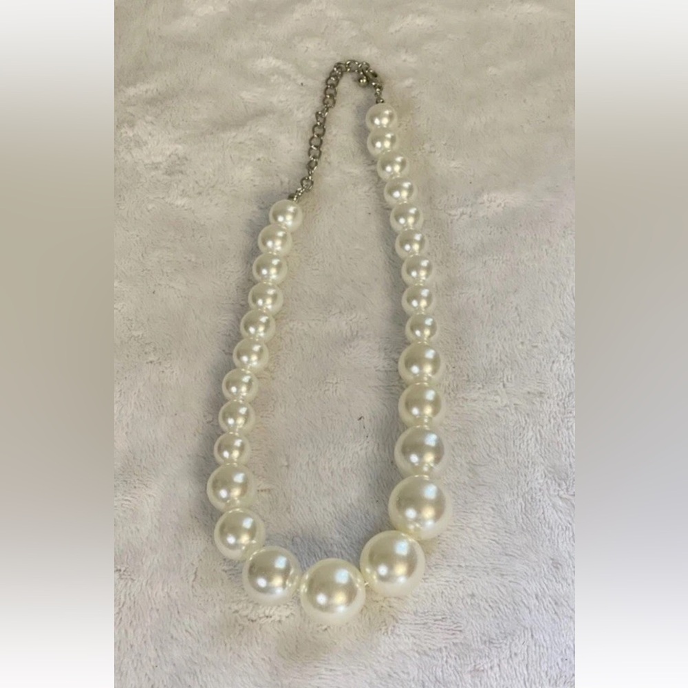 Elegant White Pearl Necklace